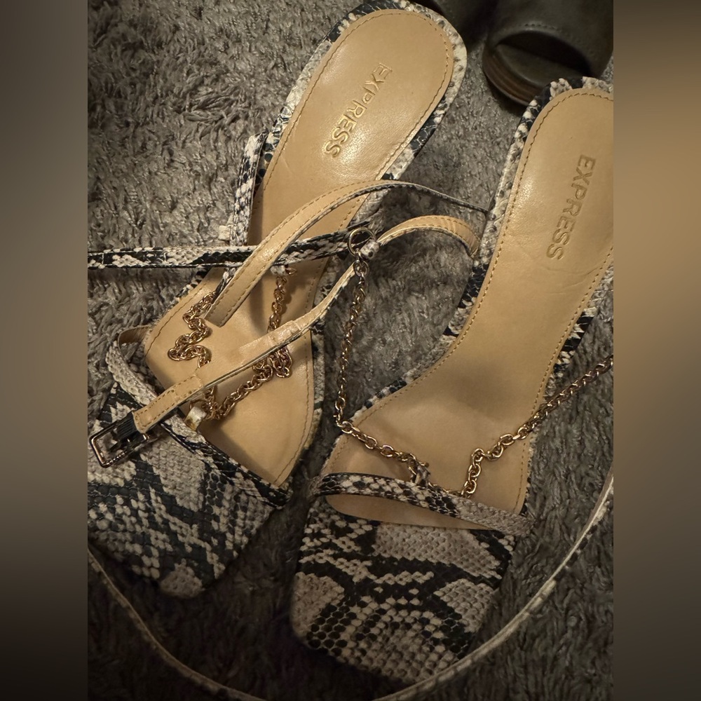 Express size 7 heels